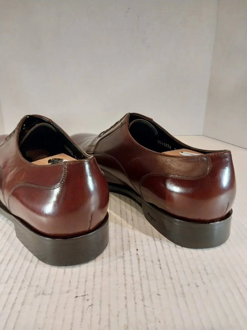 SALVATORE FERRAGAMO men's (SAVE $750) size 10.5 EE brown Derby.
